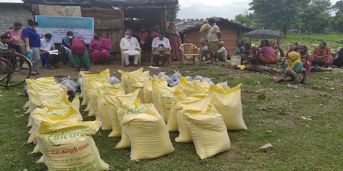 कञ्चनपुरमा मुक्त हलियालाई राहत वितरण