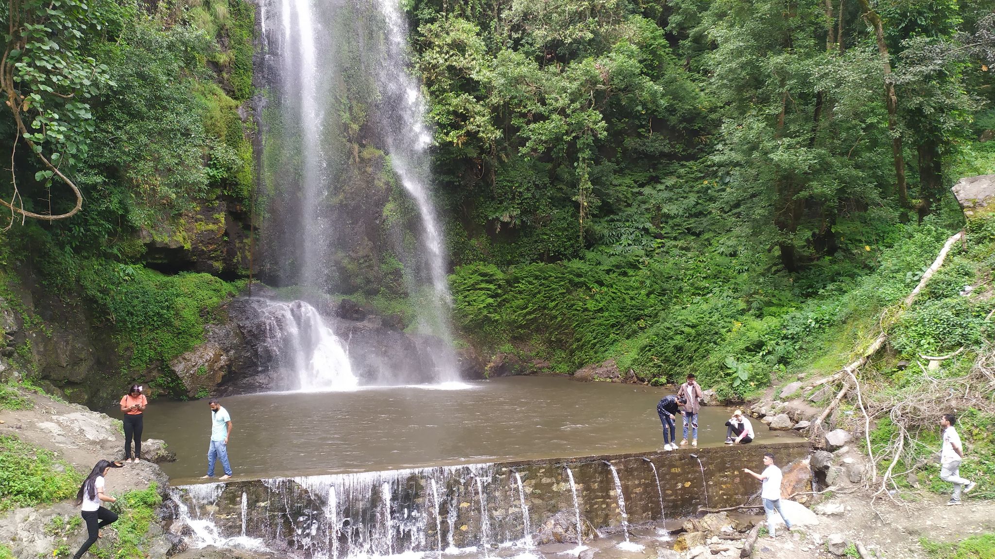 डोटीको जोरायलमा अवस्थित ‘‘छहरा झर्ना’’