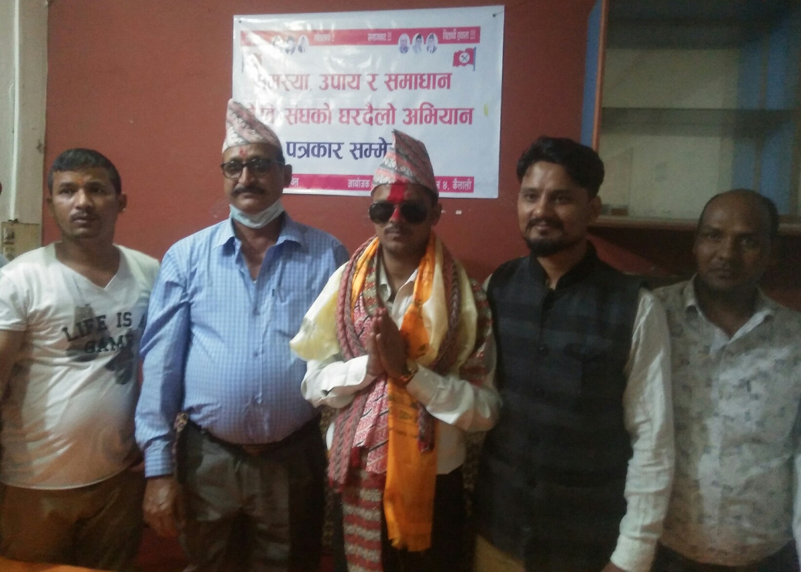 नेविसंघका युवा नेता ओझाले थाले घरदैलो अभियान