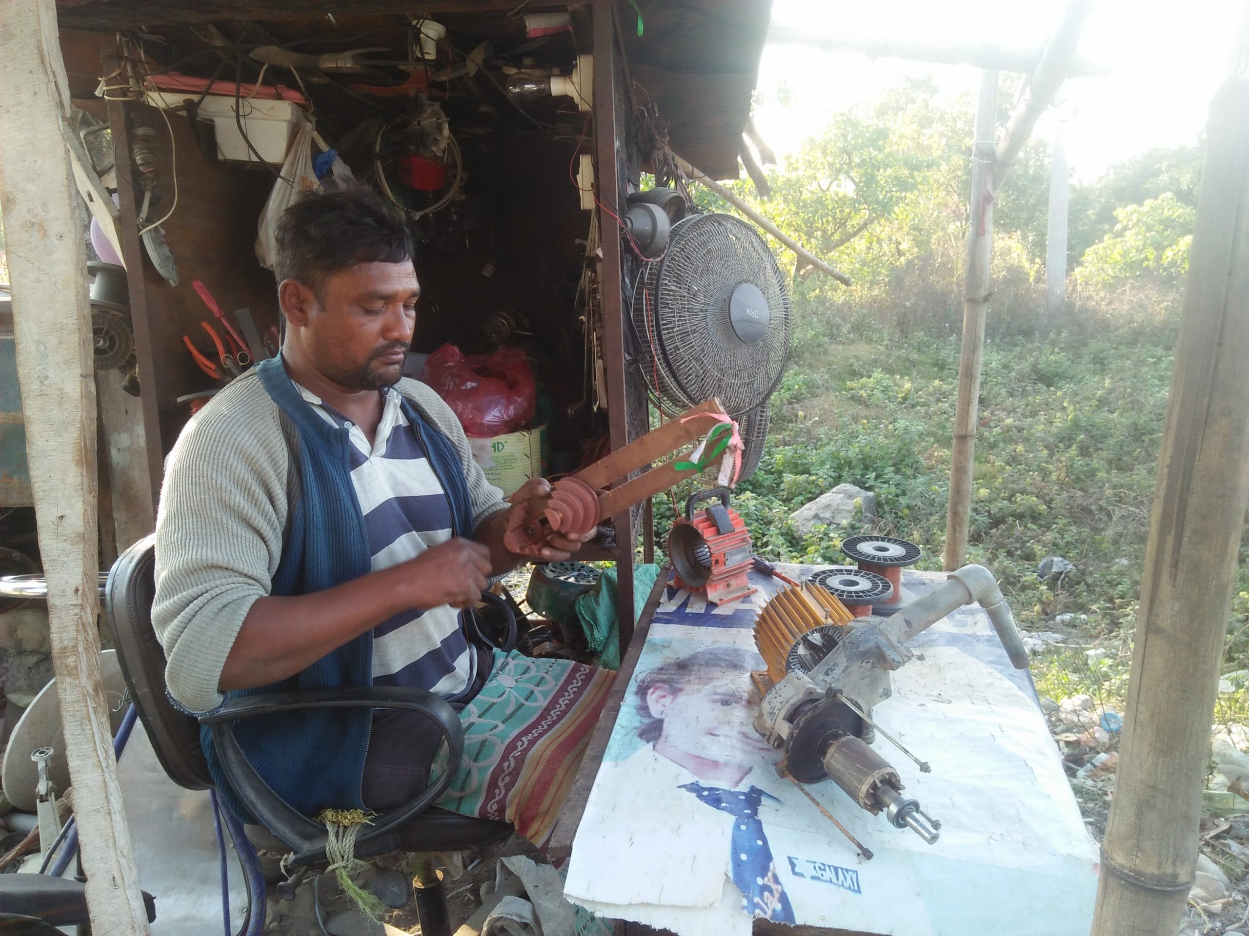 दुई खुट्टा गुमाएका केशवलाई ६ जनाको परिवारको खर्च चलाउनै मुस्किल