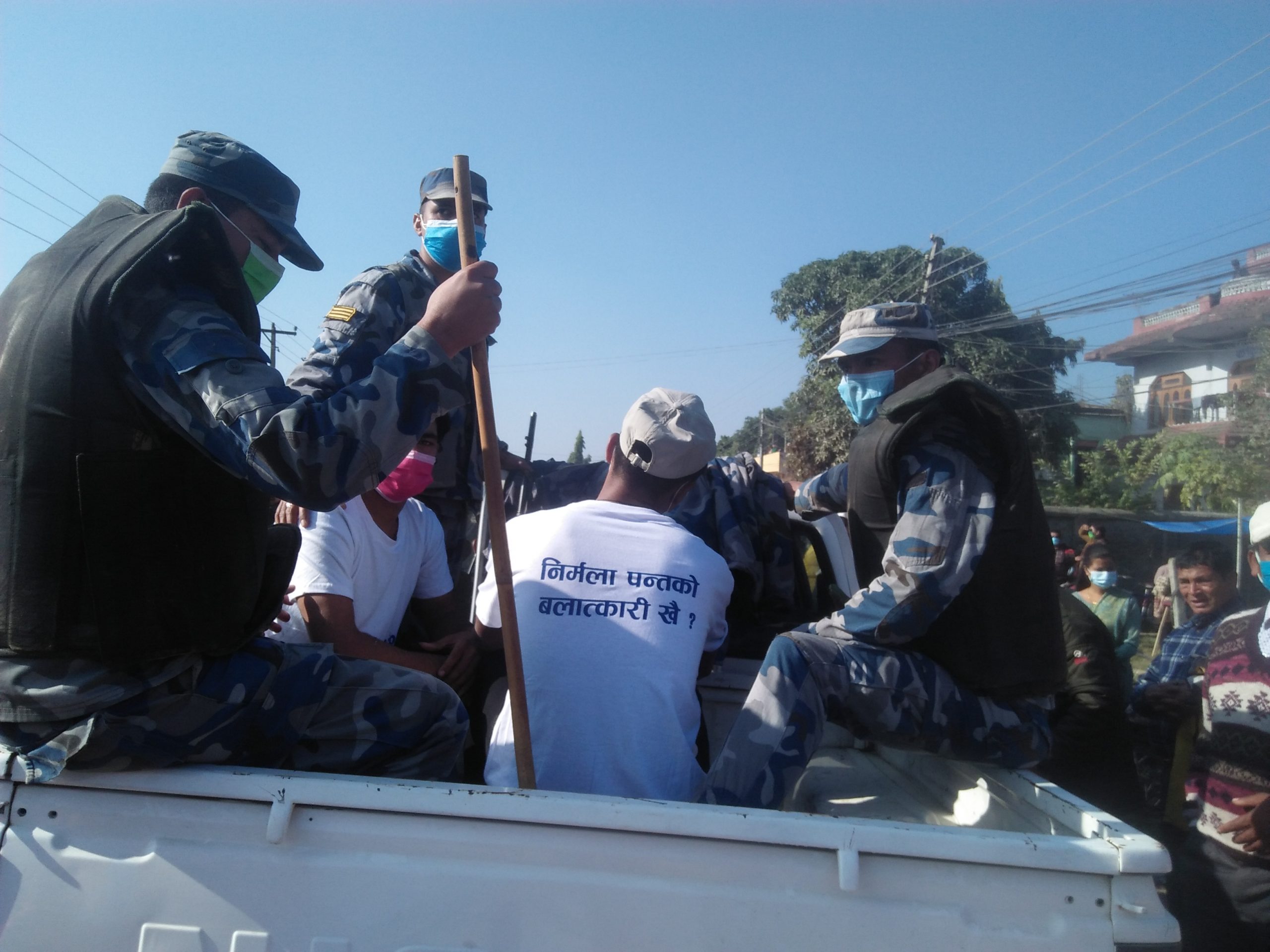 कडा सुरक्षा बिच प्रधानमन्त्री सहभागी आमसभामा निर्मलाको बलात्कारी खै ? सोध्ने युवा को थिए ?