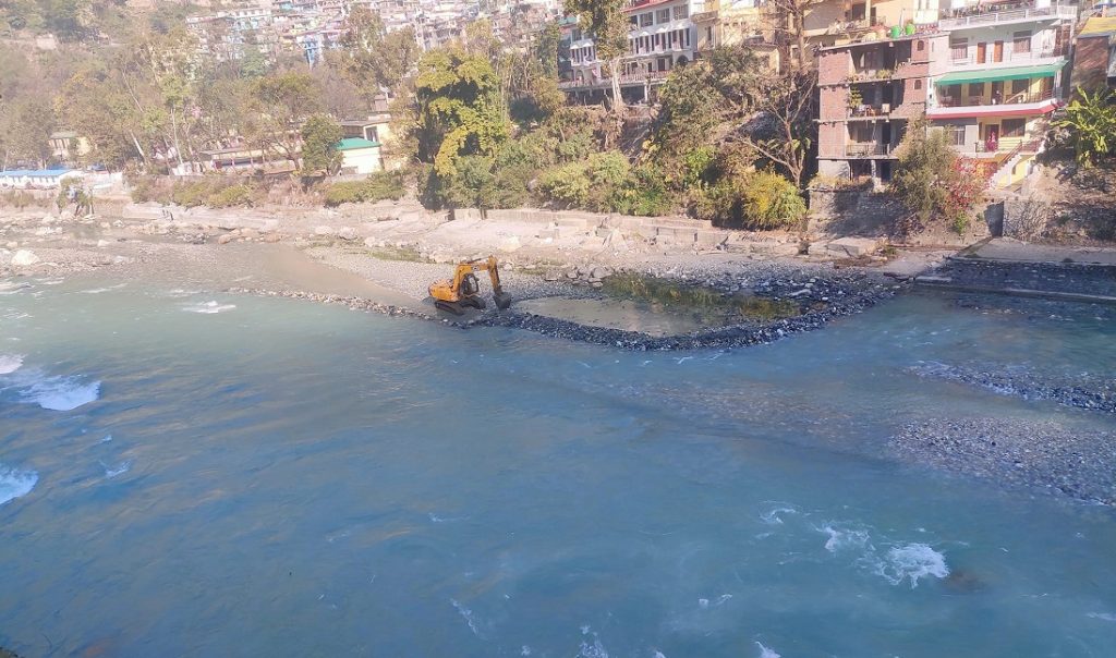महाकाली नदीको धार परिवर्तन गर्न नेपाली क्षेत्रमा भारतीय जेसिबी