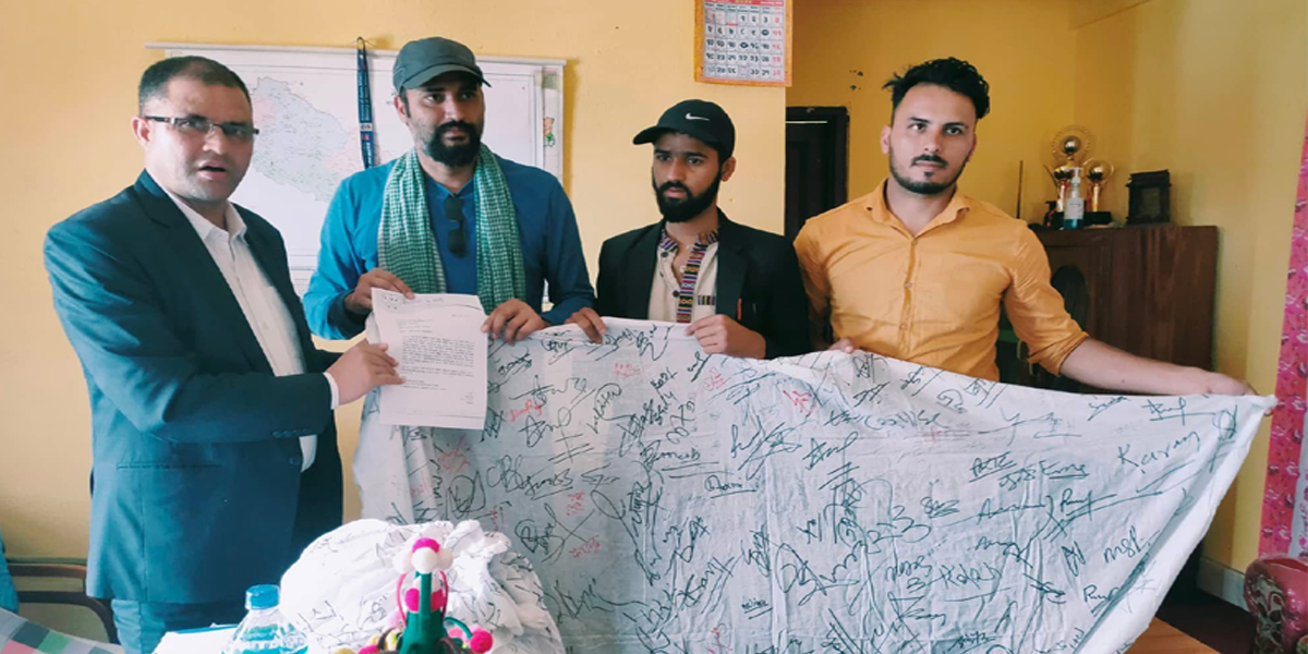 प्रधानमन्त्रीलाई बोलन्या थलीले बुझायो दश हजार हस्ताक्षर सहित ज्ञापनपत्र